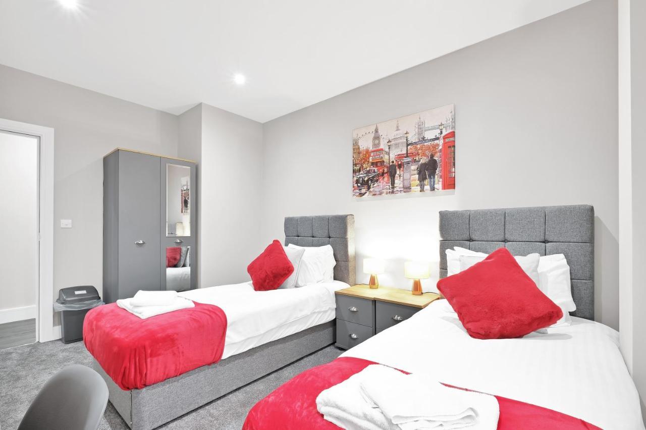 Crown Place 2 & 3 Bedroom Luxury Apts With Parking In Shepperton By 360Stays Exterior foto