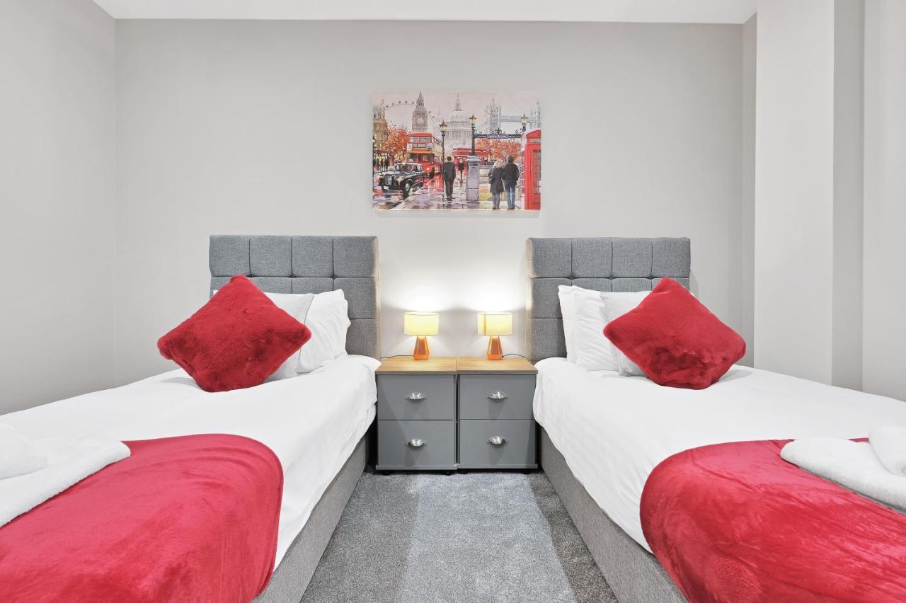 Crown Place 2 & 3 Bedroom Luxury Apts With Parking In Shepperton By 360Stays Exterior foto